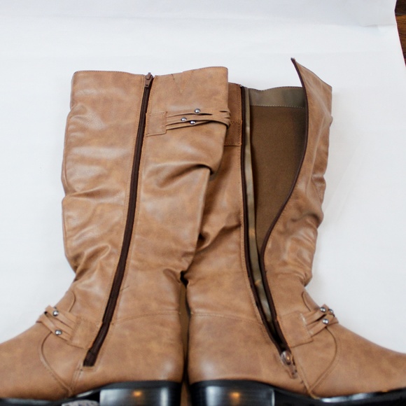 BNWOT WHITE MT. MERIDA BOOTS.  B26 - Picture 2 of 5